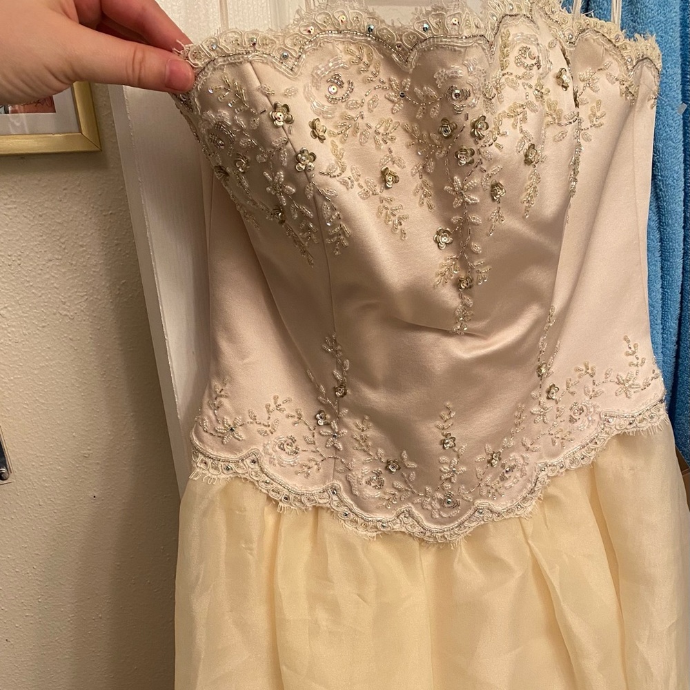 NWT WEDDING DRESS size 12 Demetrios Gold strapless
